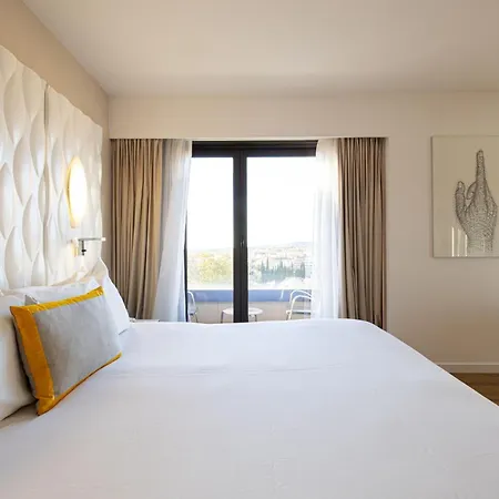 Renaissance Hotel 5*