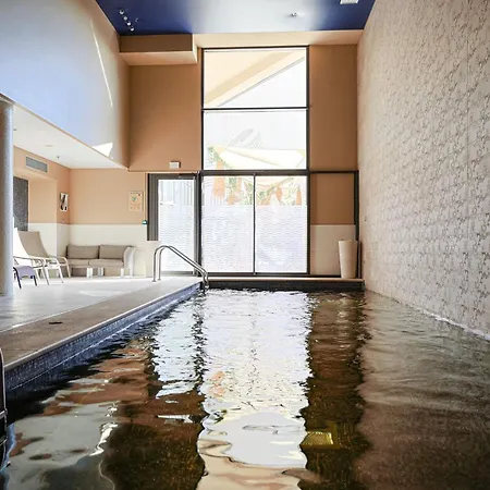 Renaissance Hotel 5*